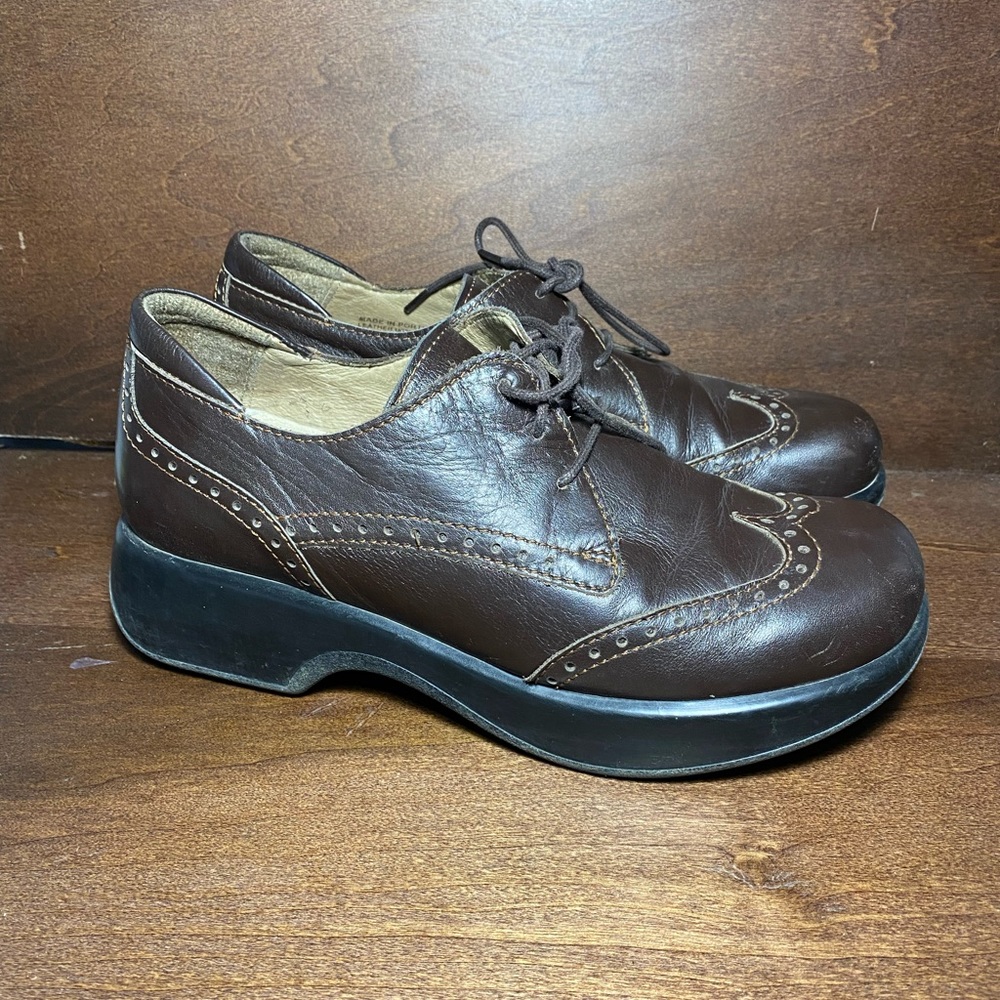 Classic Brown Leather Platform Wingtip Mules - Picture 4 of 7